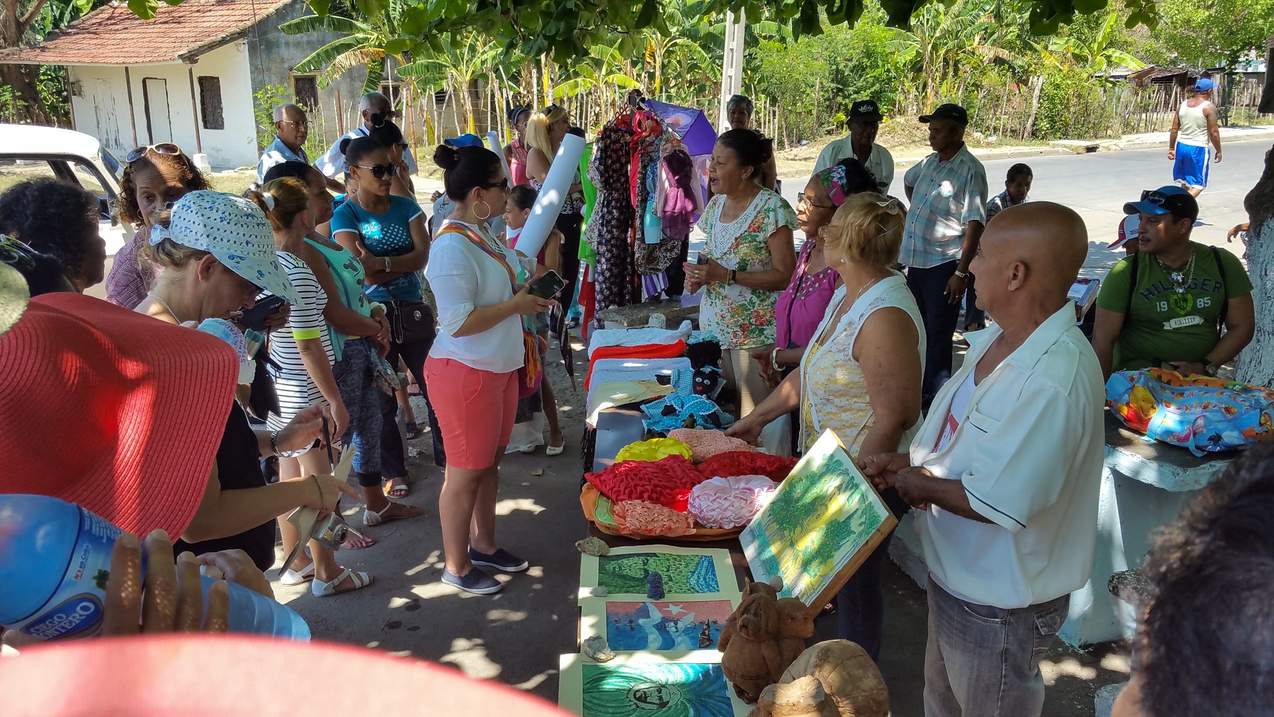 Artisans from the community of Cienfuegos selling their work to conference attendees