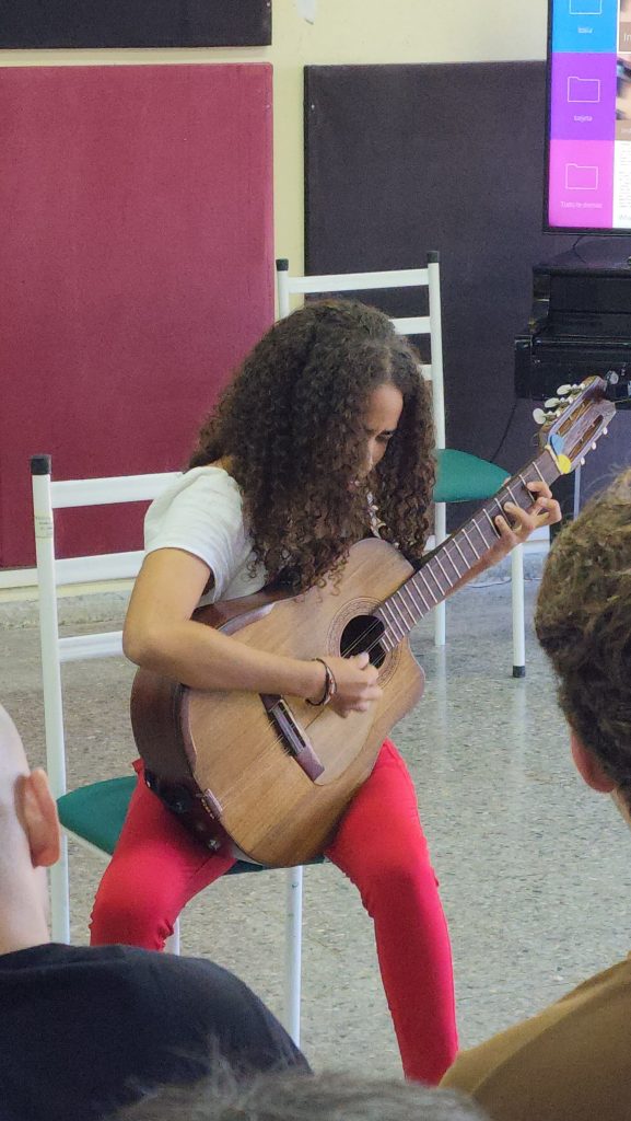 ISA student, Rocío Espinosa, plays a medley of songs on the Cuban-style guitar known as el Trés.